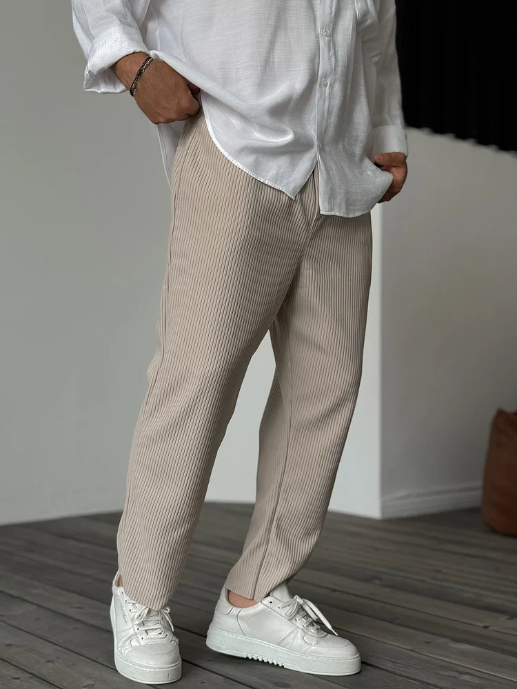 Herren Relax Fit Plissee Byxa – Elegant och Bekväm För Vardags- och Affärslook