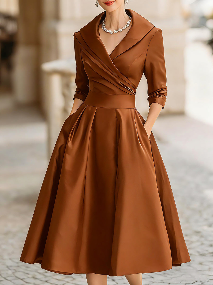 Elegant svart satin plisserad midi-klänning