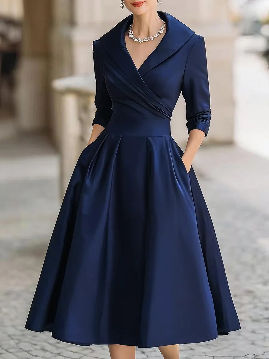 Elegant svart satin plisserad midi-klänning