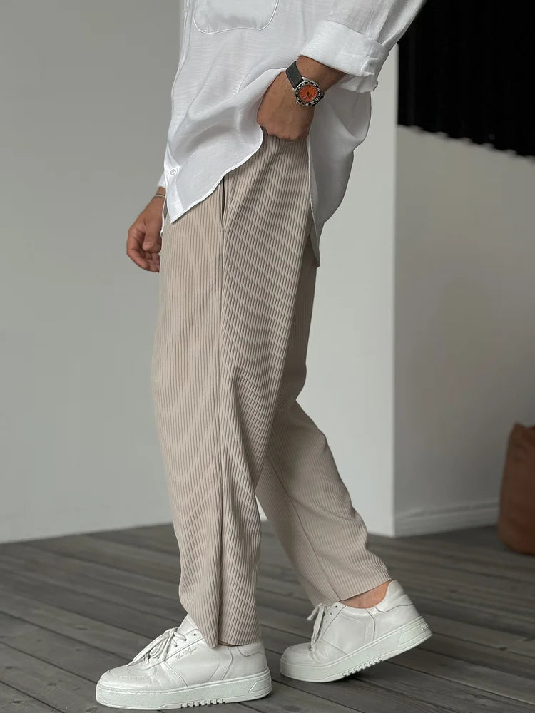 Herren Relax Fit Plissee Byxa – Elegant och Bekväm För Vardags- och Affärslook