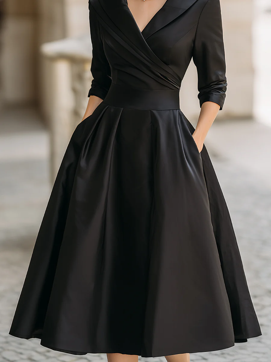 Elegant svart satin plisserad midi-klänning